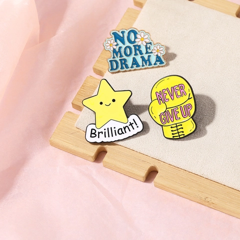 Cartoon Emaille Spelden Inspirerende Belettering Legering Ster Bokshandschoen Broche Badges Kleding Rugzak Decoratie Accessoire