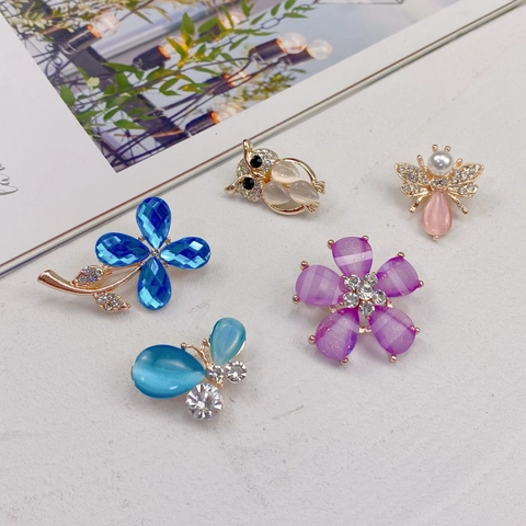 Fashion Alloy Rhinestone Floral Animal Brooches Pin Elegant Crystal Artificial Pearl Decorative Jewelry For Women Wedding Party