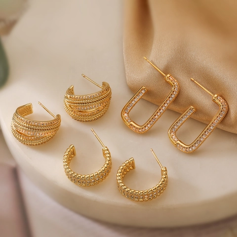 Orecchini A Cerchio Geometrici A Forma Di C Rame Placcato Oro Micro Pavé Zircone Design Strutturato A Più Strati Per Donna