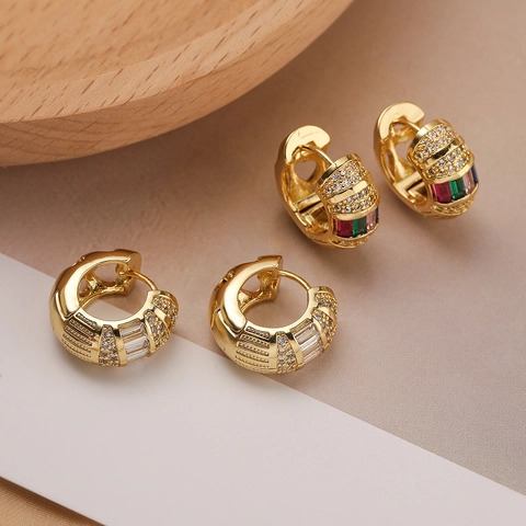 Geometrische Huggie Hoop Oorbellen Koper Verguld Baguette Zirkonia Kleurrijke Stenen Retro Mode Accessoire