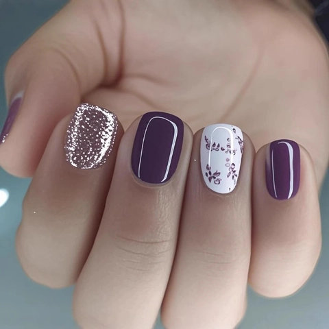 Glanzende Paarse Press On Nails Korte Vierkante Kunstnagels Bloemenpatroon Zilveren Glitter Elegant Plastic DIY Manicure
