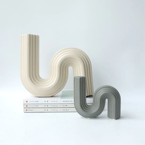 Nordic Modern Minimalist S-Shaped Ceramic Vase Wavy Ribbed Texture Decorative Flower Pot For Living Room Office Centerpiece