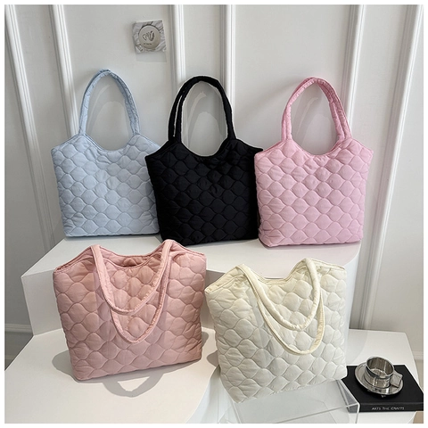 Sac Fourre-Tout Matelassé Rembourré Grande Capacité En Nylon Léger Ligne De Broderie Sac À Main Pour Femme Mode Décontractée
