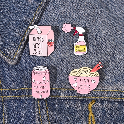 Set di Spille in Smalto Rosa a Forma di Cartone Animato in Lega Divertente Scatola di Succo Ciotola di Ramen Bottiglia Spray Lattina