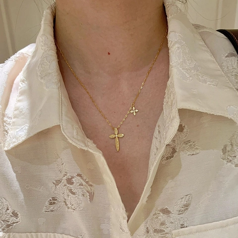 24K Gold Plated Copper Cross Pendant Necklace For Women Zircon Four Petal Flower Clavicle Chain Elegant Jewelry