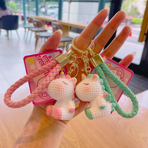 Porte-clés Licorne Dessin Animé Figurine En Résine Avec Dragonne En Cuir PU Tressé Charme De Sac Kawaii Texture Tricotée
