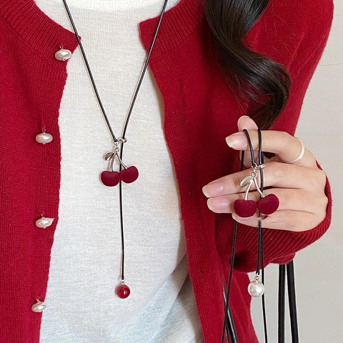 Collar Con Colgante De Cereza Con Fruta De Terciopelo Flocado Rojo E Imitación De Perla Artificial Blanca Cadena Larga Para Mujeres