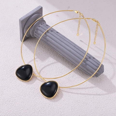 Collier Pendentif Triangle Minimaliste Acier Inoxydable Plaqué Or Onyx Noir Bijoux Géométriques Pour Femmes Élégant