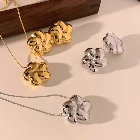 Gioielli Collana E Orecchini A Fiore Cavo 3D In Acciaio Inossidabile Di Alta Gamma Design Di Nicchia Elegante Per Donne