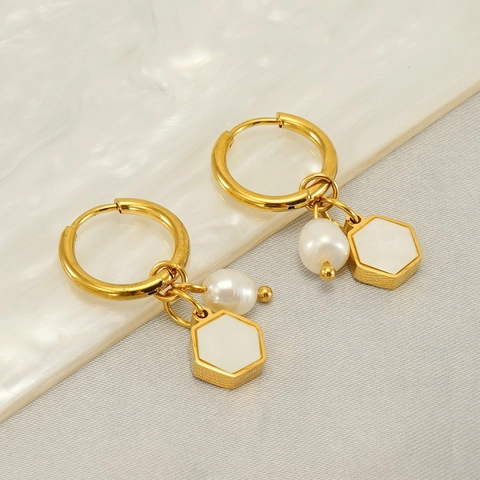 Orecchini A Cerchio In Acciaio Inossidabile Placcato Oro 18K Con Perla Artificial Naturale E Ciondolo A Conchiglia Esagonale Per Donna