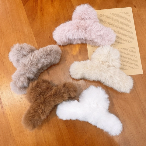Plush Hair Claw Clip Faux Fur Large Shark Clips Elegant Solid Color Bear Decor Hairpins Winter Autumn Accessories Women