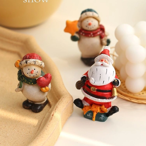 Weihnachts Harz Ornamente Weihnachtsmann Schneemann Elch Mini Figuren Tischdekorationen Weihnachtsbaum Hängendes Zubehör Heimdekor Geschenke