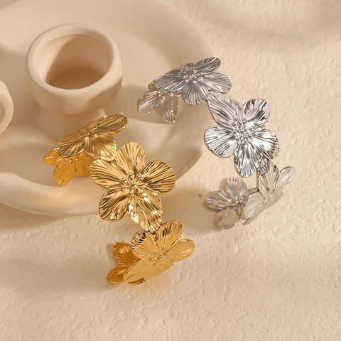 Eleganter Blumen Armreif Für Damen 3D Floral Edelstahl 18K Vergoldet Verstellbarer Modeschmuck