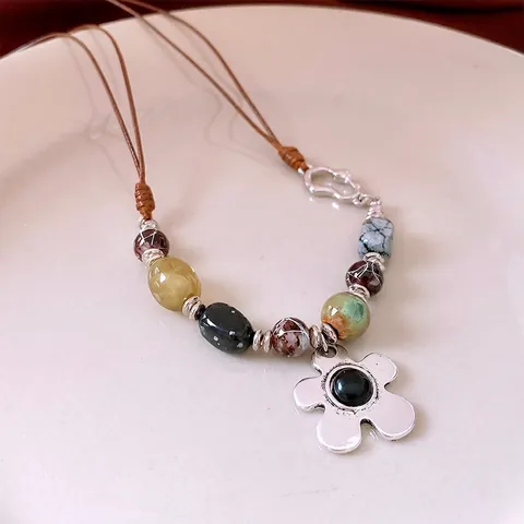 Vintage Boho Blumen Anhänger Halskette Mit Harzperlen Naturstein Legierung Schmuck Verstellbares Wachsseil Für Damen