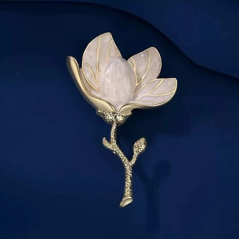 Broche Fleur De Magnolia Alliage De Zinc Émail Blanc Branche Dorée Épingle Corsage Élégante Vintage Pour Femmes