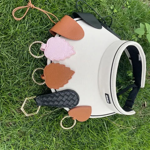 Magnetischer Hutclip Für Reisen PU Leder Tragbarer Huthalter Für Taschen Praktisches Outdoor Accessoire Eleganter Charme