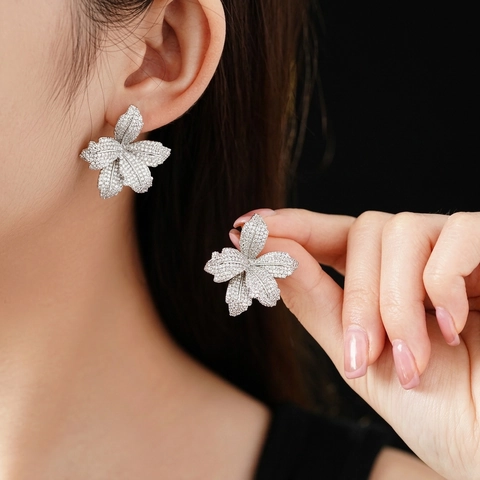 Elegante Blumen Blatt Ohrstecker Aus Kupfer Und Zirkonia Mit Silber Ohrstecker Schmuck Für Damen