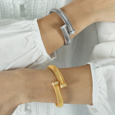 Minimalistisch Titaniumstaal Geribbelde Nagelvorm Open Armring Voor Dames Heren Strass Ingelegd Goud Zilver Mode Sieraden