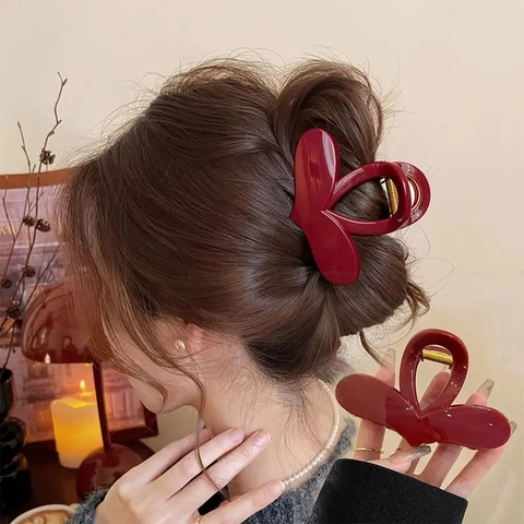 Heart Shaped Hair Claw Clip Elegant Large Plastic Resin Shark Hairpin Strong Grip Hair Accessories For Women Girls