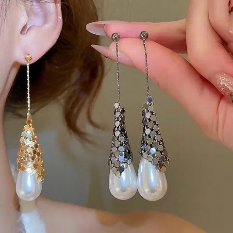 Orecchini Pendenti Lunghi Vintage Francesi Con Maglia Placcata Oro 18K E Perla Artificial Imitazione Goccia D'acqua Perno In Argento 925