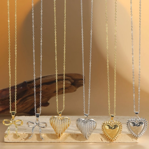 Collier Pendentif Cœur Nœud en Cuivre et Zirconia Minimaliste pour Femmes Bijoux de Mode Vintage Chaîne de Clavicule Or Argent