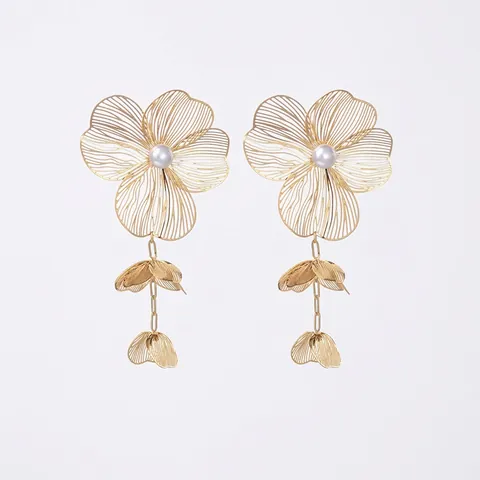 Elegante Goldene Hohlblumen Künstliche Perlen Ohrhänger Für Damen Edelstahl Mesh Gewebte Lange Quasten Tropfen Blumenschmuck