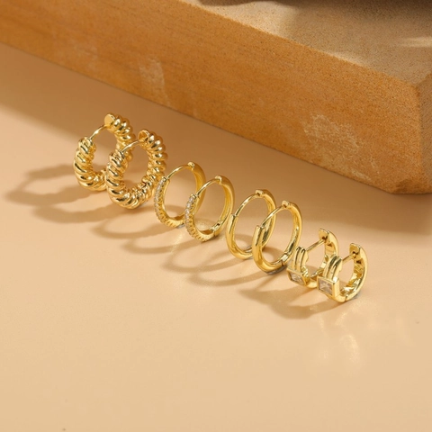 Hoop Ohrringe Für Frauen Kupfer Zirkon Vergoldet Gedreht Glatt Geometrisch Minimalistisch Schmuck Elegante Ohrbuckel