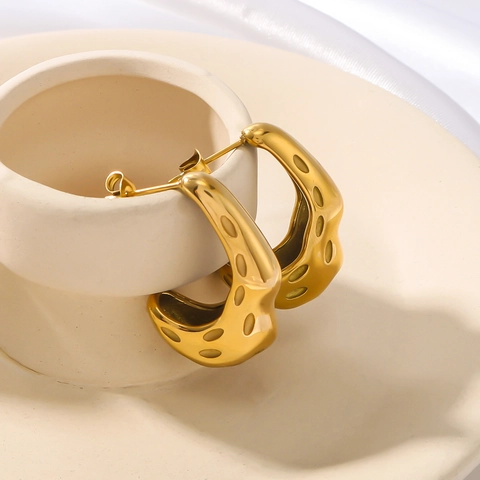Franse Retro Geometrische Hoop Oorbellen 18K Verguld Roestvrij Staal Getextureerd Rimpelig Onregelmatig C-Vorm Dames