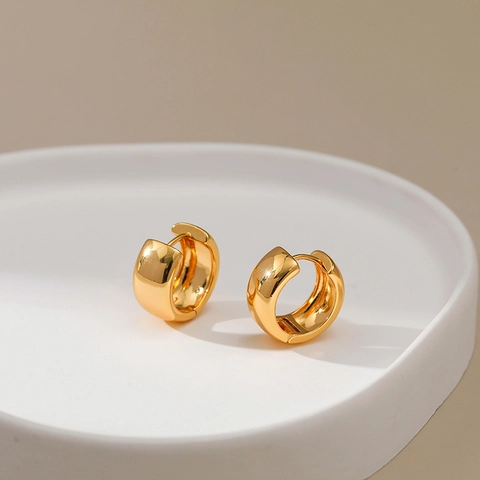 Minimalistische Dicker Gold Reifen Ohrringe Für Damen Poliert Kupfer Huggie Ohrringe Gold Plattiert Geometrisch Mode Schmuck