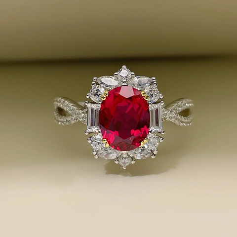 Luxuriöser Ovaler Roter Korund Verstellbarer Offener Ring Für Damen Kupfer Inlaid Funkelnder Weißer Zirkon Eleganter Blumenschmuck