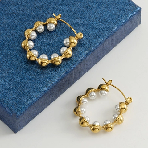 Orecchini A Cerchio In Acciaio Inossidabile Placcato Oro 18K Stile Francese Con Künstliche Perle Bianche Design A Bolle Ondulate