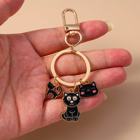 Mignon Porte-clés Chat Noir en Émail Alliage de Zinc Or Métal Pendentif de Sac Ornement de Téléphone pour Femmes