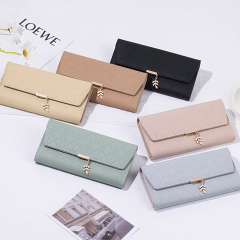 Damen Geldbörse Lang PU Leder Clutch Dreifach Gefaltet Gitter Steppmuster Blatt Anhänger Elegant Handtasche
