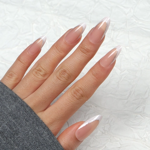 Amandel Press On Nagels Franse Tip Zilveren Glitter Rand Nude Roze Elegante Glanzende Kunstnagels Voor Dames