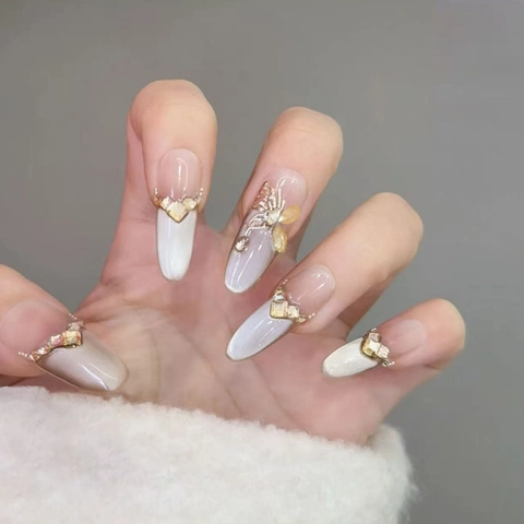 Unghie Finte Lunghe Press On Effetto Occhio Di Gato Sfumato Con Farfalla Dorata Strass Forma Mandorla Elegante