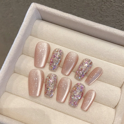 Faux Ongles À Presser Fait Main Rose Œil De Chat Avec Strass Brillant Forme Cercueil Court Couverture Totale Réutilisables