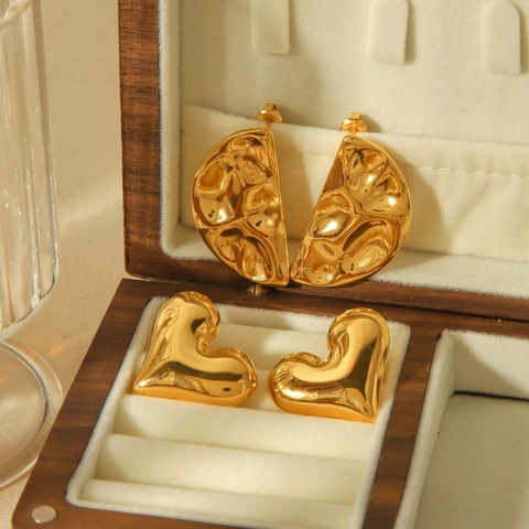 Orecchini In Acciaio Inossidabile Placcato Oro 18K Texture Martellata Semicerchio Forma Di Cuore Moda Per Donne