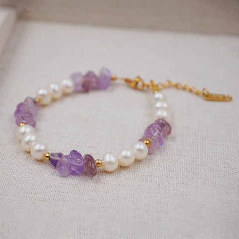 Bracciale Romantico Francese con Perle d'Acqua Dolce e Ametista per Donna Stile Ins Perle di Ghiaia in Cristallo Naturale Bracciale Regolabile in Acciaio al Titanio Regalo Gioielli