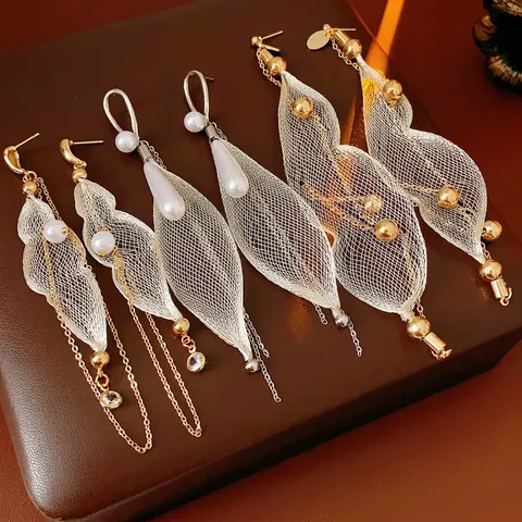 Orecchini Lunghi A Nappa Con Foglia In Rete Per Donna Con Perla Artificial Finta Rame Perno In Argento E Zirconia