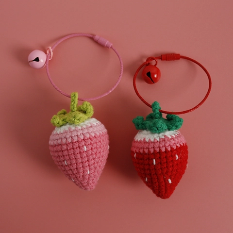 Portachiavi Fragola In Maglia Fatto A Mano Ciondolo Frutta Per Borsa Con Campanellino Anello Decorativo Carino