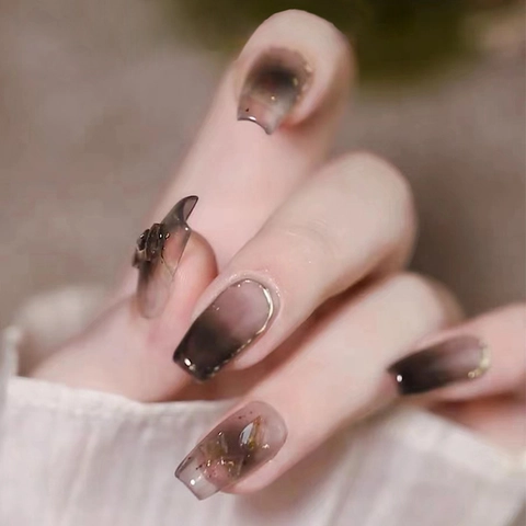 Faux Ongles Longs Cercueil Dégradé Gris Fumé Effet Marbre Avec Décoration Cœur Strass Paillettes Tendance