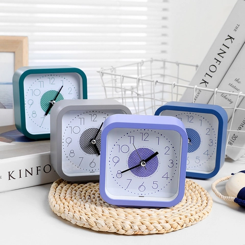 Sveglia da Tavolo Moderna Minimalista Con Movimento a Scatti Silenzioso Stile Nordico a Batteria in Plastica Orologio da Tavolo per Camera da Letto Ufficio