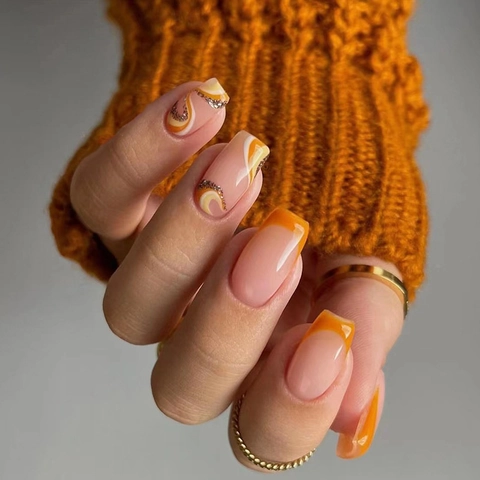 Oranje French Tip Press On Nagels Met Golfpatronen En Gouden Glitter Glanzende Kunstnagels Voor Vrouwen