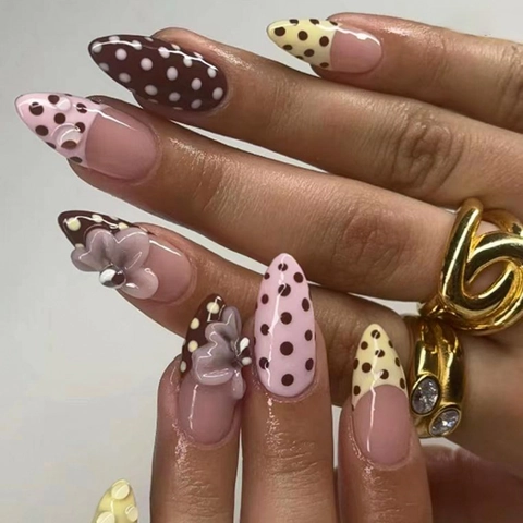 Amandelvorm Press On Nagels Met 3D Reliëf Bloemen En Stippen Franse Stijl Kunstnagels Voor Dames Elegante Manicure
