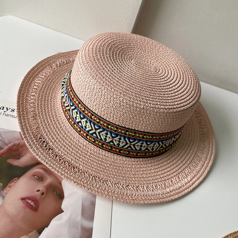 Chapeau de Paille de Vacances d'Été de Style Ethnique Bohème Femmes Chapeau de Soleil à Sommet Plat Fedora de Plage à Ruban