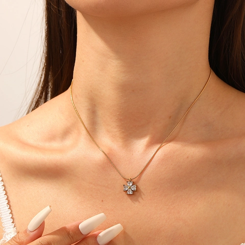 Collana Con Pendente A Trifoglio Di Cuore Acciaio Inossidabile Zirconia Cubica Placcato Oro Lusso Dolce Gioielli Donna