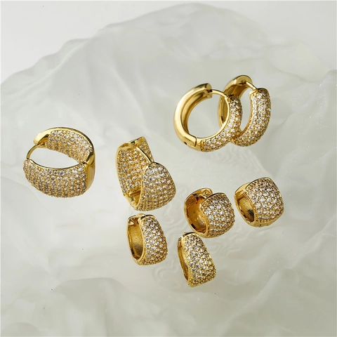 Fashion Luxury Hoop Earrings Micro Paved Cubic Zirconia Copper Huggie Earrings Elegant Jewelry For Women Daily Wear