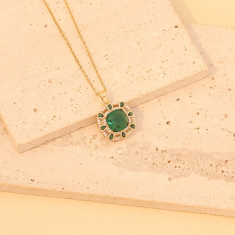 Collier Pendentif Carré Rétro Avec Pierre Précieuse Chaîne En Acier Inoxydable Avec Cuivre Strass En Verre Pour Femme