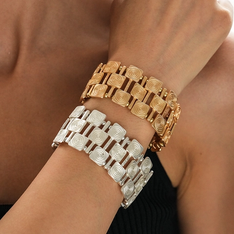 Vintage Legierung Breitkettenarmband Mit Quadratischer Spiralwirbel Textur Graviert Retro Mode Schmuck Für Damen