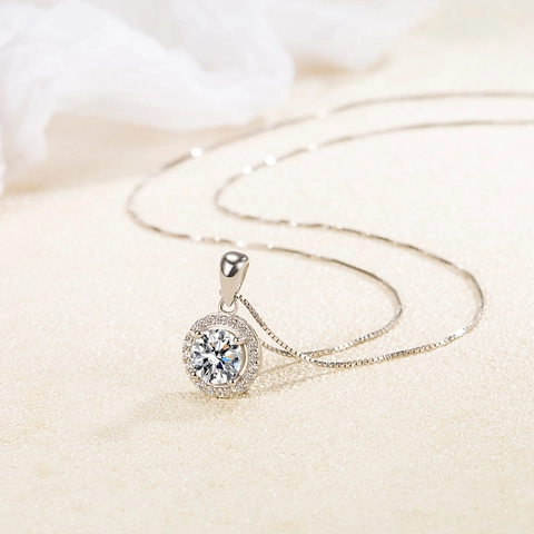 Elegante Collana con Ciondolo a Cerchio Halo in Argento Sterling 925 per Donna Gioielli con Strass Intarsiati con Catena Veneziana Regalo